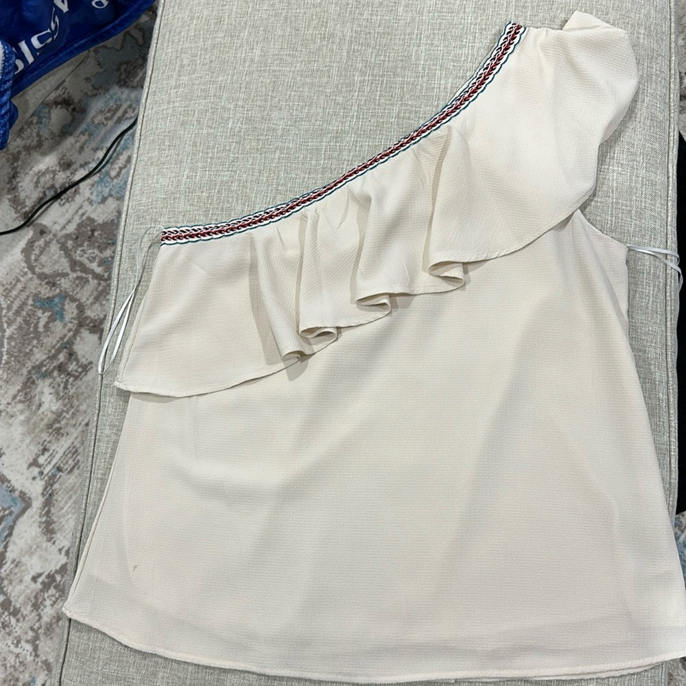 One shoulder sleeveless blouse with embroidered detail